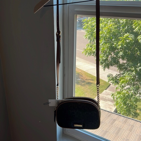 Calvin Klein body bag - Picture 2 of 8